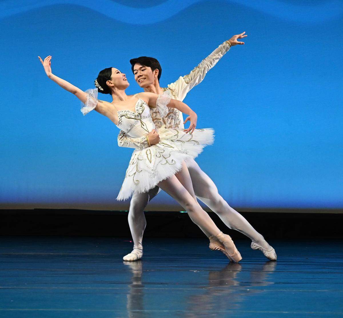 Yayoi Sasaki y Remina Tanaka, bailarines de Arts Ballet Theatre of Florida (ABTF), en el Grand Pas Classique.