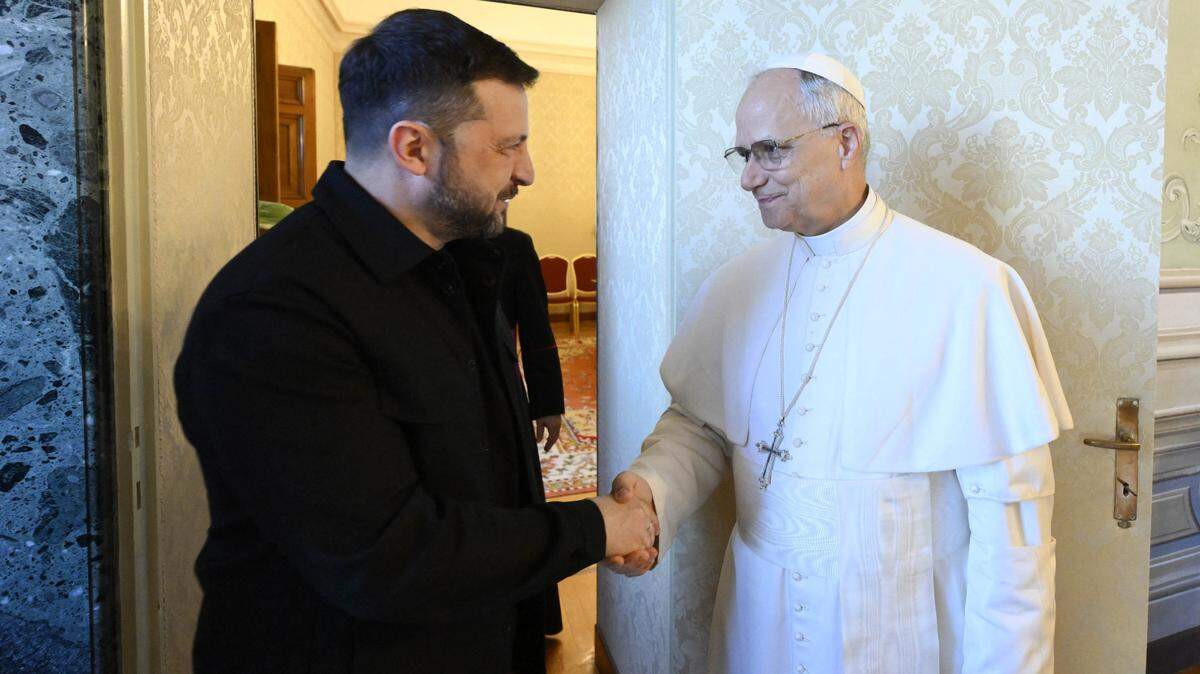 El papa León XIV mantuvo una audiencia con el presidente ucraniano Volodímir Zelenski en la residencia de verano papal en Castel Gandolfo, cerca de Roma, el 9 de julio de 2025.