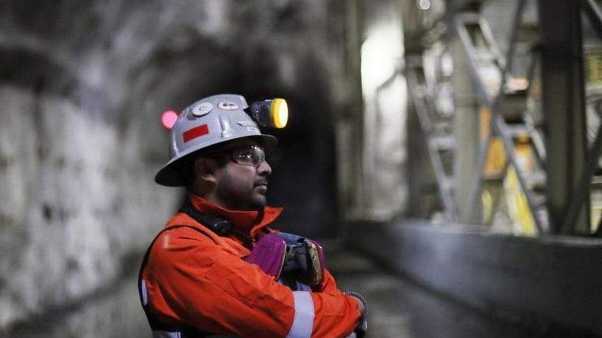 Foto de archivo de un minero en El Teniente, el yacimiento de cobre subterráneo más grande del planeta, en Rancagua, a unas 80 millas al sur de Santiago de Chile.