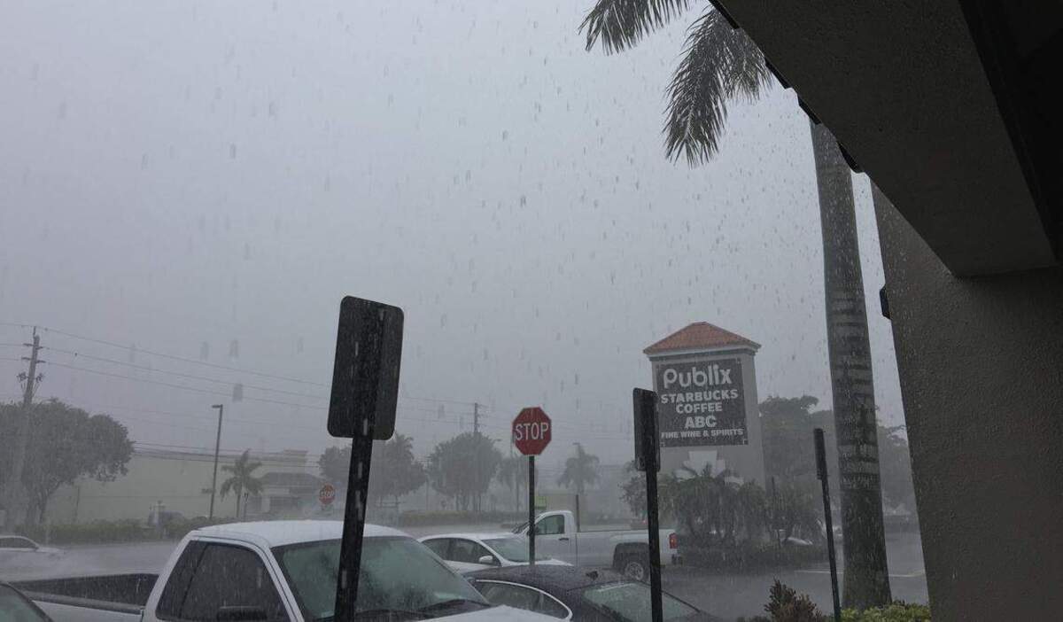 Foto de archivo de un día lluvioso en el centro comercial Doral Park, que alberga un supermercado Publix desde 1987, ubicado en el 9755 NW 41 Street.