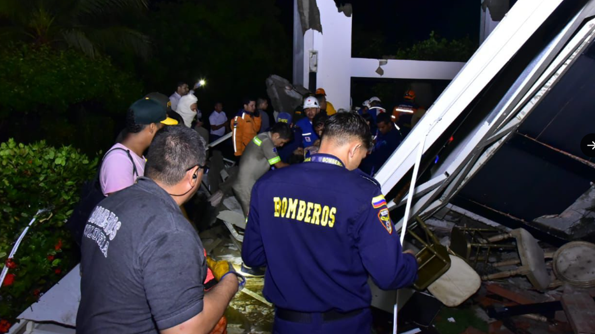  Al menos dos personas murieron y más de 40 resultaron heridas al desplomarse el techo de un centro de eventos campestre en el que se estaba celebrando la recepción de una boda en la ciudad colombiana de Valledupar.
