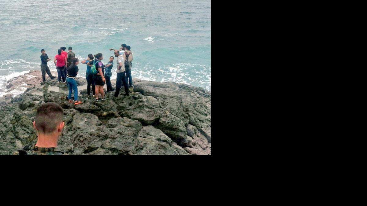 El Senafront indicó en su cuenta de la red social Twitter que los cubanos estaban perdidos desde hace cuatro días, sin alimentos, en un risco del sector de La Miel, una paradisiaca playa a orillas del Mar Caribe. Senafront/Twitter