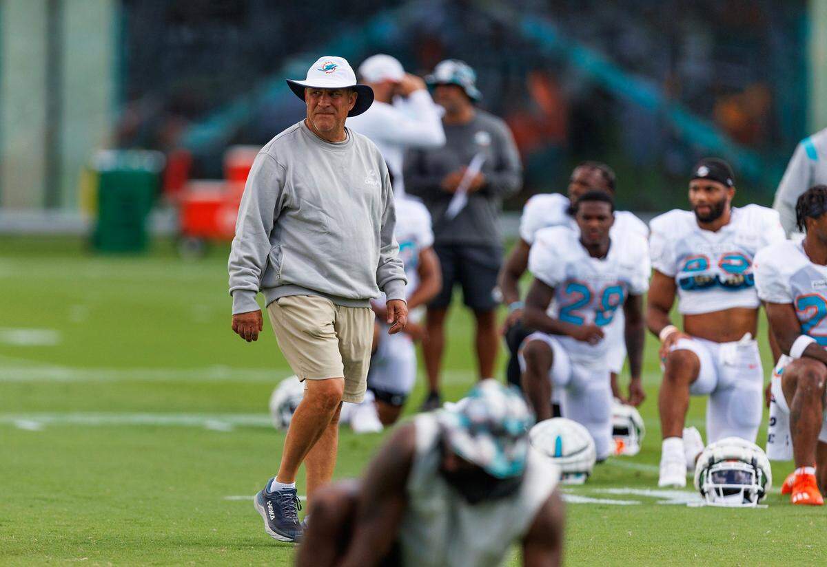 La defensa de los Dolphins ha logrado avances significativos en las prácticas al implementar el esquema de Vic Fangio.