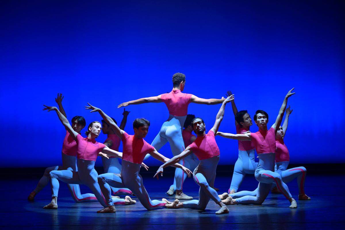 Los bailarines de Arts Ballet Theatre of Florida en “Vuelo” de Vladimir Issaev.