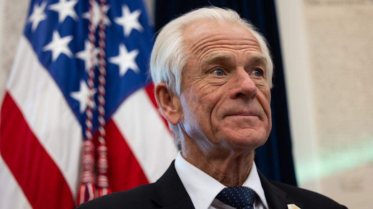El principal asesor de la Casa Blanca en Comercio e Industria, Peter Navarro, aparece en la Oficina Oval de la Casa Blanca el 26 de marzo de 2025. 