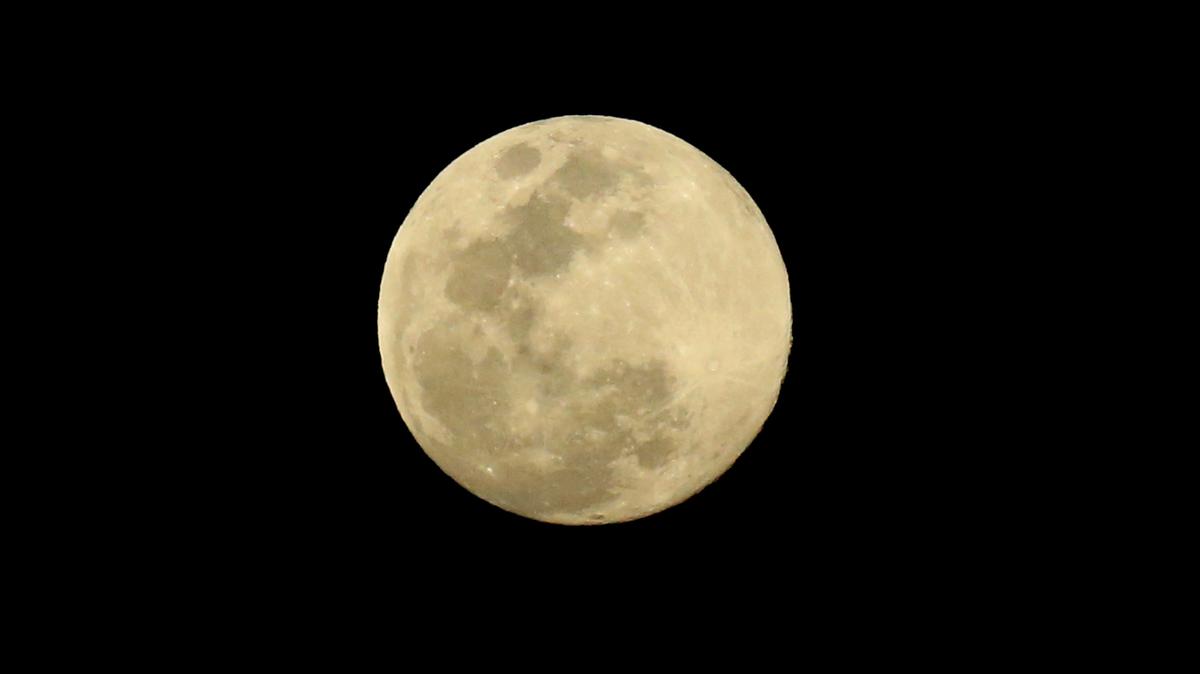 Foto de archivo de la luna llena vista desde Miami.