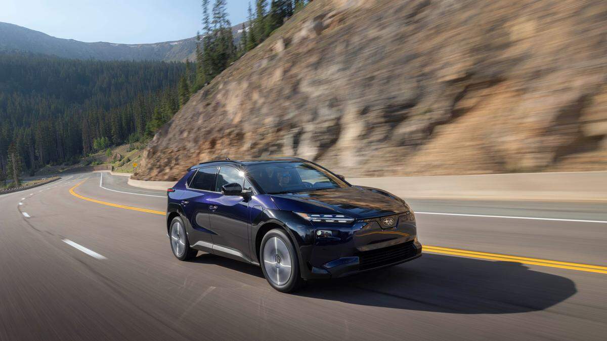 El Solterra Touring XT del 2026 me pareció mucho más convincente que antes, porque ahora sí entrega una mezcla coherente de rendimiento, autonomía y capacidad de uso diario. Ya no se siente como una propuesta que solo cumple por ser Subaru; ahora tiene más identidad propia y más razones para mirar de frente a rivales más establecidos.