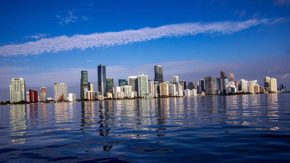 The red hot South Florida housing market lost a little bit of steam in August, as home prices eased from record highs in recent months.