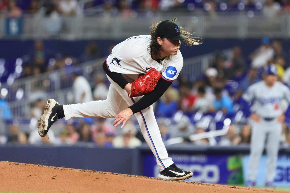 El abridor de los Marlins Ryan Weathers lanza en el segundo inning del partido ante los Dodgers de Los Angeles, celebrado el 18 de septiembre de 2024 en Miami.