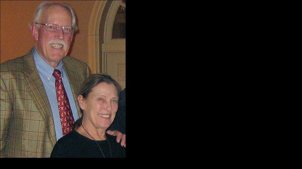 Walter Kendall Myers y su esposa Gwendolyn Myers aparecen en esta fotografía de febrero del 2009, en Washington.