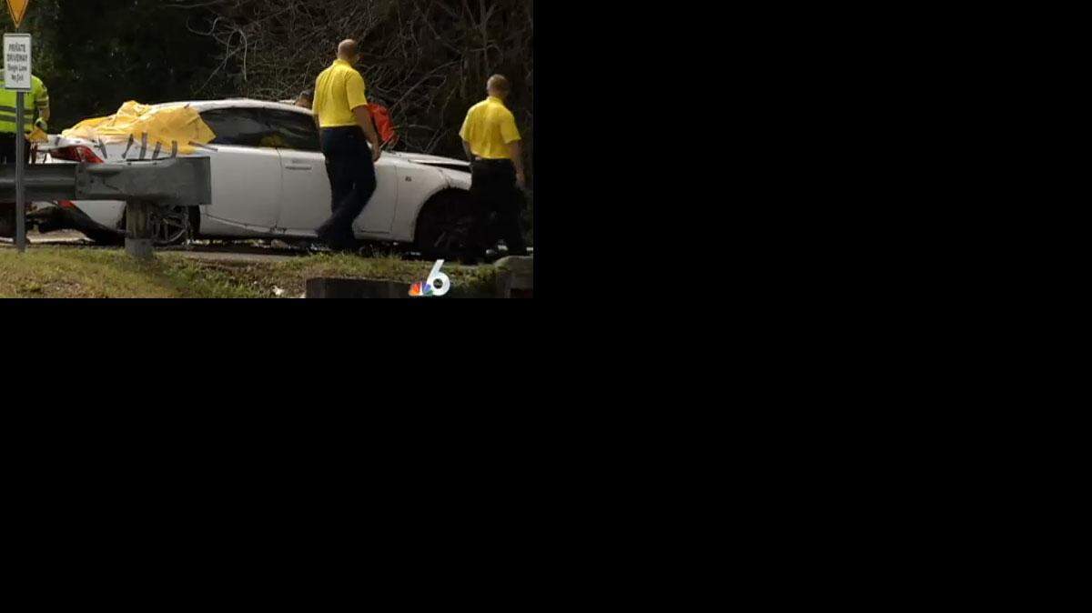 Las dos víctimas quedaron atrapadas dentro del automóvil. Ambos hombres fueron declarados muertos en el lugar del accidente. Cortesía NBC6