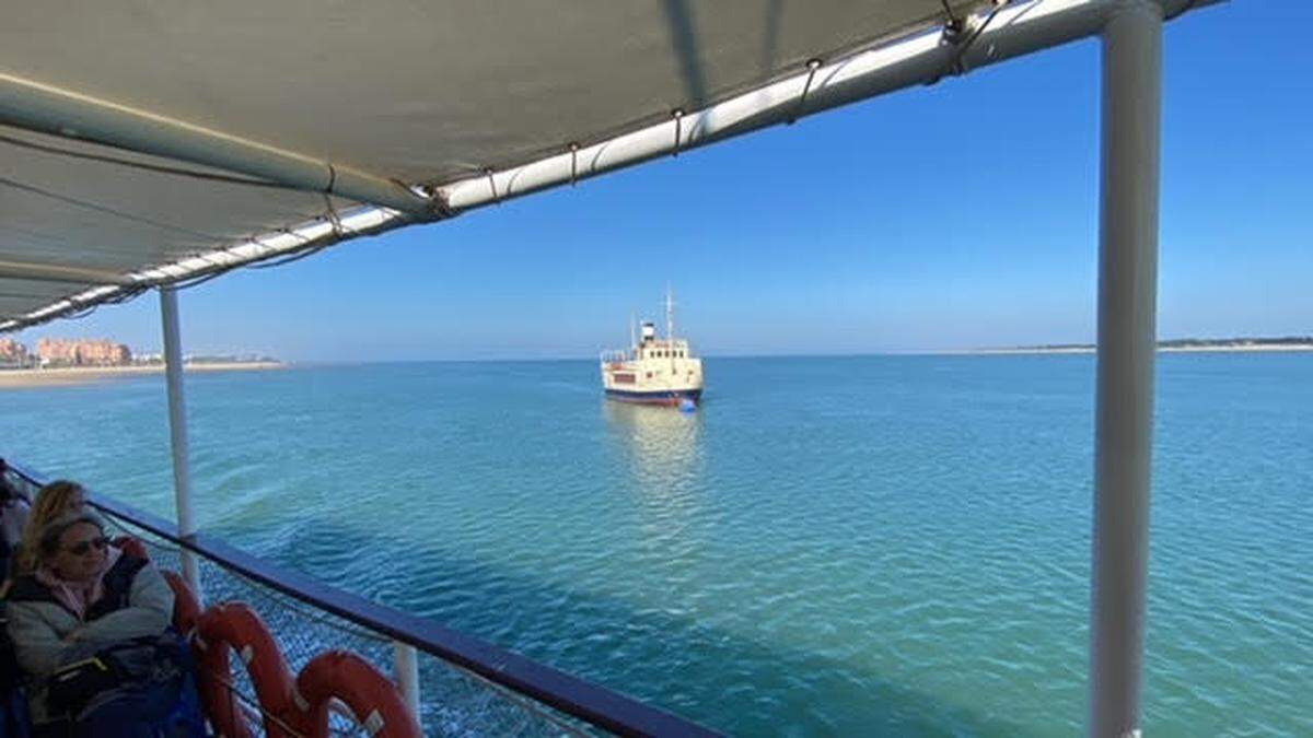 Vista del río Guadalquivir frente al Parque de Doñana, Huelva.