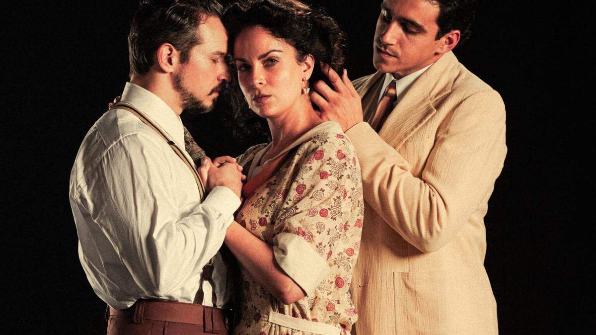 Brandon Espinoza, Hannia Guillen y Gabriell Salgado en “Anna in the Tropics”, Colony Theater. Una conmovedora historia ambientada en 1929.