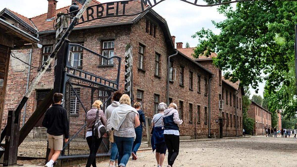 El campo de concentración de Auschwitz, en Polonia, sigue siendo uno de los sitios más visitados de Europa con cerca de dos millones de personas al año. 