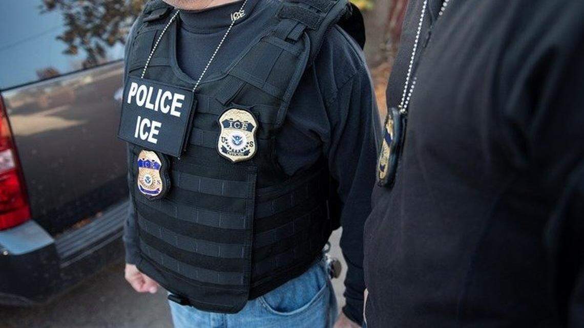 ¿Puede el ICE entrar a una escuela? Qué dice la ley y cómo prepararse