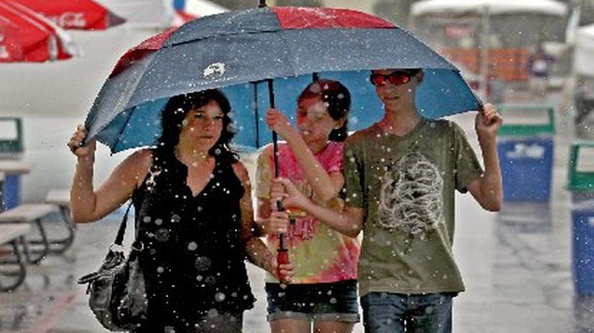 Después de una posibilidad de 40% de lluvia para el lunes, el número disminuye a 20 por ciento el martes y el miércoles, según el Servicio Nacional de Meteorología. 