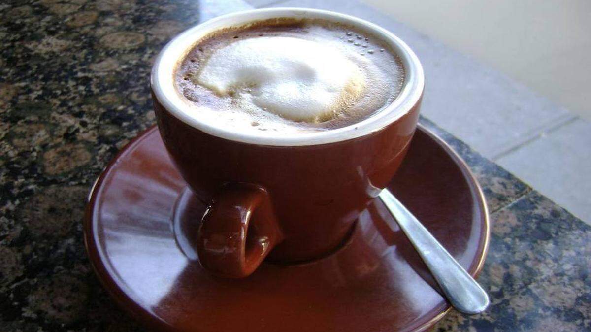 Una taza de café servida en una cafeteria de Montreal, Canadá. 