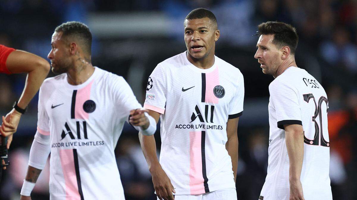 Los jugadores del Paris Saint-Germain Neymar, Kylian Mbappé y Lionel Messi durante el partido ante el Club Brujas, en la fase de grupos de la Liga de Campeones, celebrado el 15 de septiembre de 2021 en Bélgica.