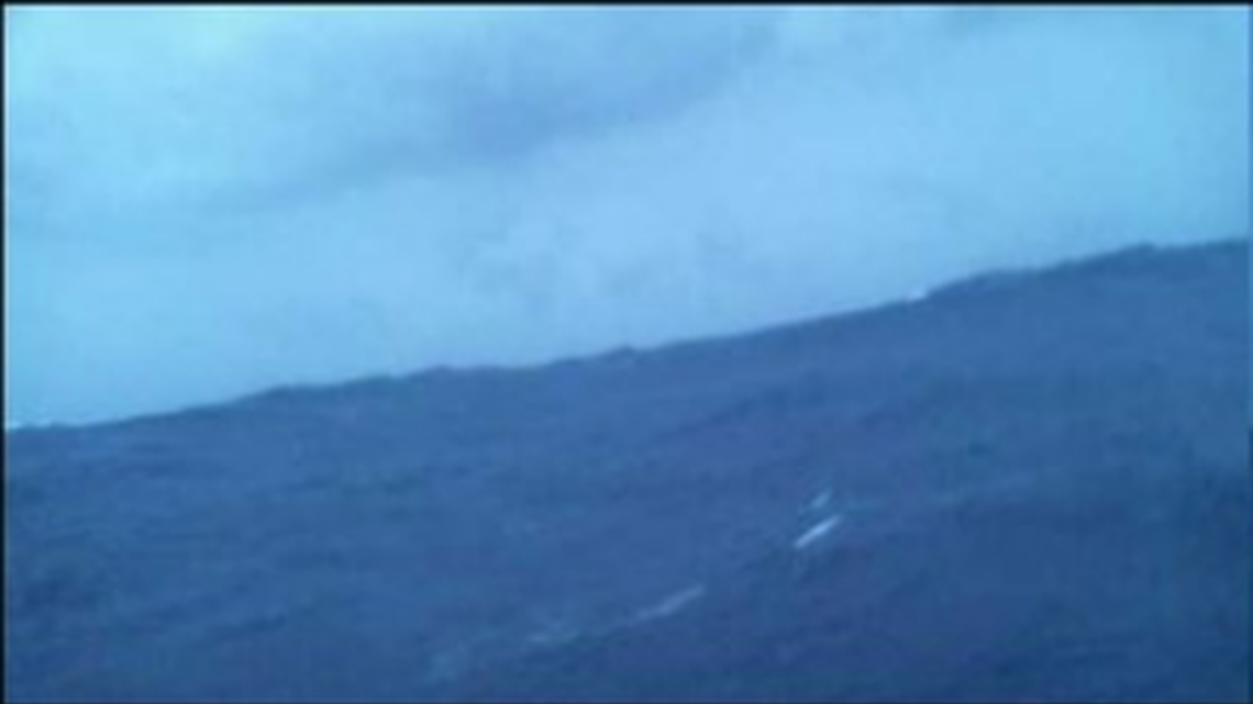 El huracán Erin ha levantado muros de agua de 30 pies de altura. No te pierdas las fotos de la NOAA