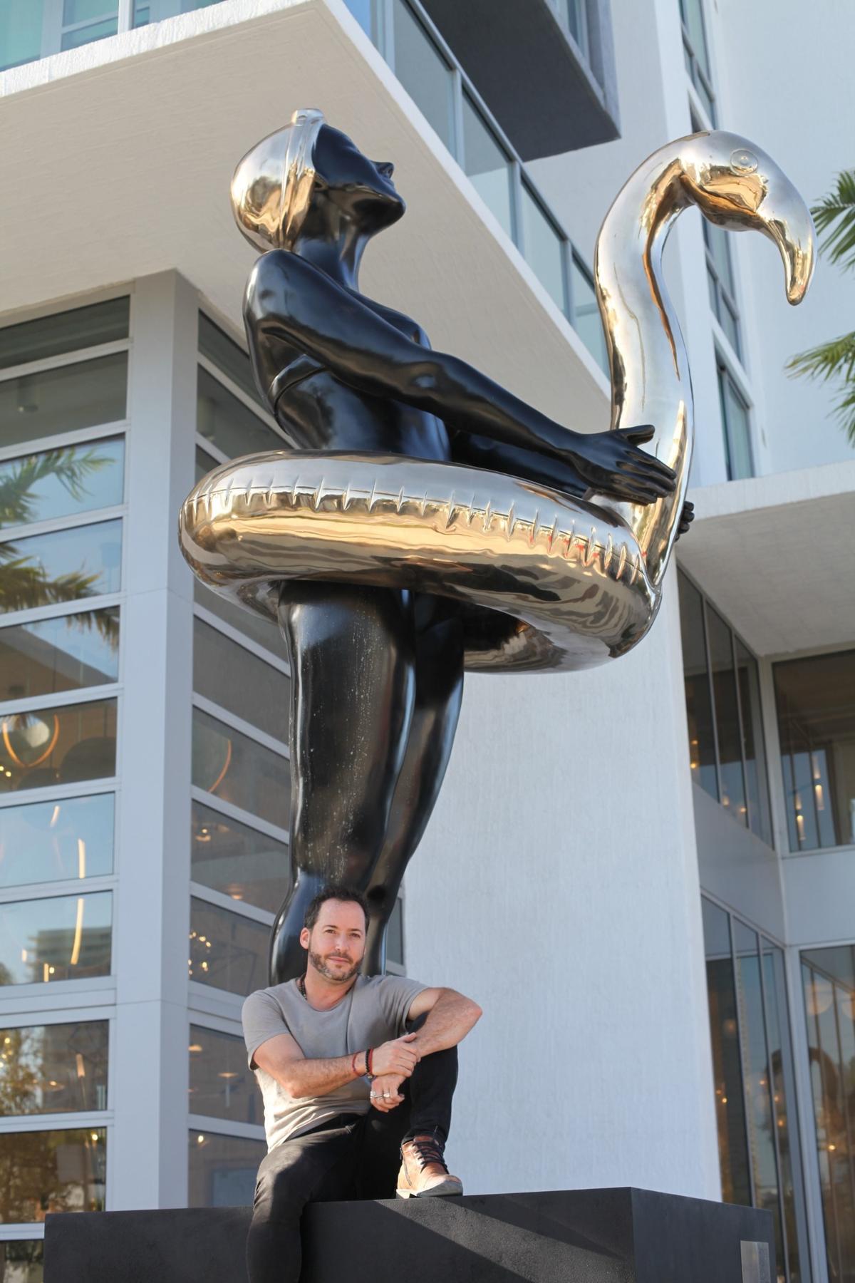 Escultura “Flamingo Girl” del artista chileno Ignacio Gana, ubicada en el 3900 Biscayne Blvd., Miami