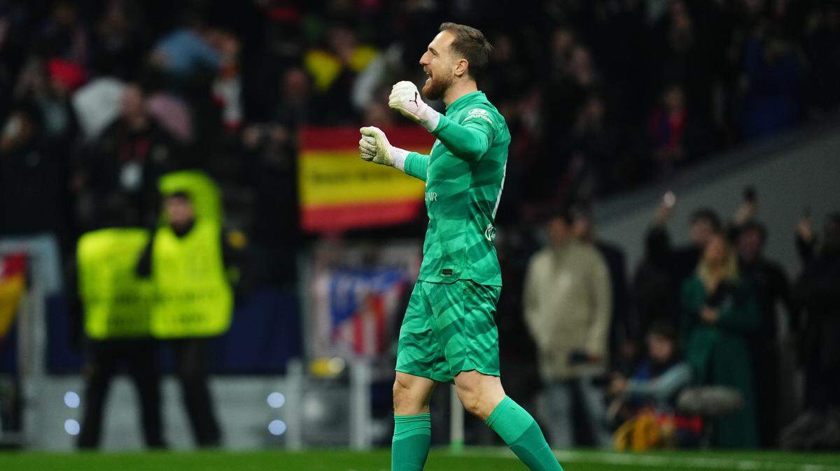 Jan Oblak tapó dos remates y Lautaro Martínez mandó a las nubes el suyo para que el Atlético de Madrid venciera el miércoles 3-2 al Inter de Milán, el miércoles en la Liga de Campeones.