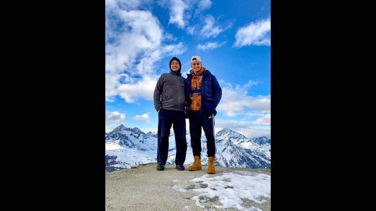 Zachary Keesee y su padre durante un viaje a Suiza en enero del 2020.