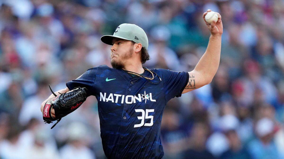 El pitcher de los Cachorros de Chicago Justin Steele lanza por el equipo de la Liga Nacional contra la Liga Americana en el Juego de las Estrellas, celebrado el 11 de julio de 2023 en Seattle.