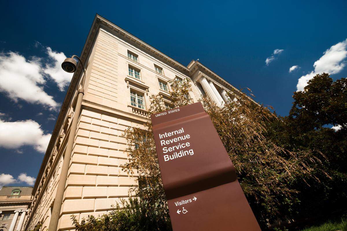El IRS indica que el plazo para entregar la declaración de impuestos en el 2022 se extiende hasta el 18 de abril porque se celebra feriado el viernes 15 en Washington D.C.