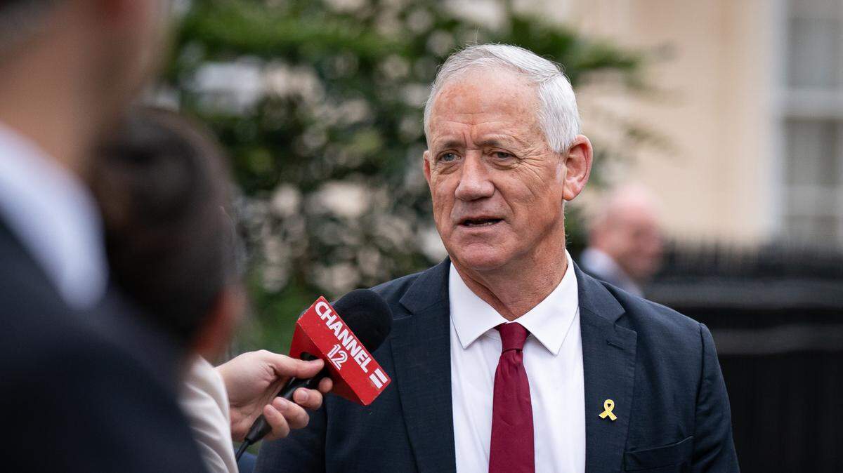 Benny Gantz, miembro del gabinete de guerra israelí dirigido por el primer ministro Benjamin Netanyahu, anunció el domingo su dimisión del gobierno, a raíz de sus desacuerdos con el mandatario sobre la posguerra en Gaza. En la foto, Gantz es entrevistado el 6 de marzo de 2024, en Londres.