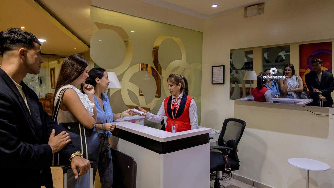 Aeropuerto de La Habana lanza servicio VIP en dólares para viajeros de Miami: estos son los precios