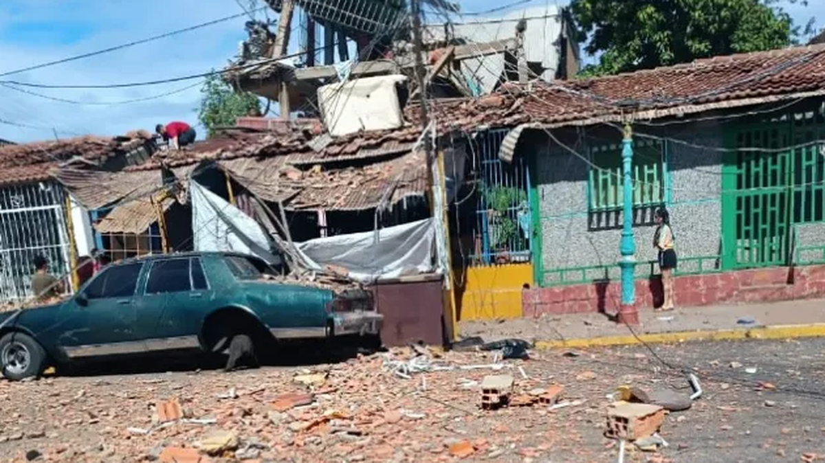 Dos personas murieron y ocho resultaron heridas en una localidad en el este de Venezuela como consecuencia de una deflagración de gas, que también dejó tres viviendas afectadas, informó este lunes el viceministro para la Gestión de Riesgo y Protección Civil, Carlos Pérez Ampueda.