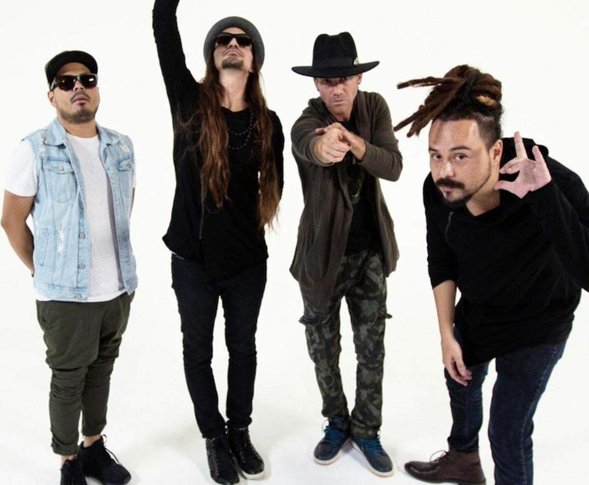 Concierto de Locos por Juana, que se vuelven Locos por Marley en Miami Beach Bandshell.