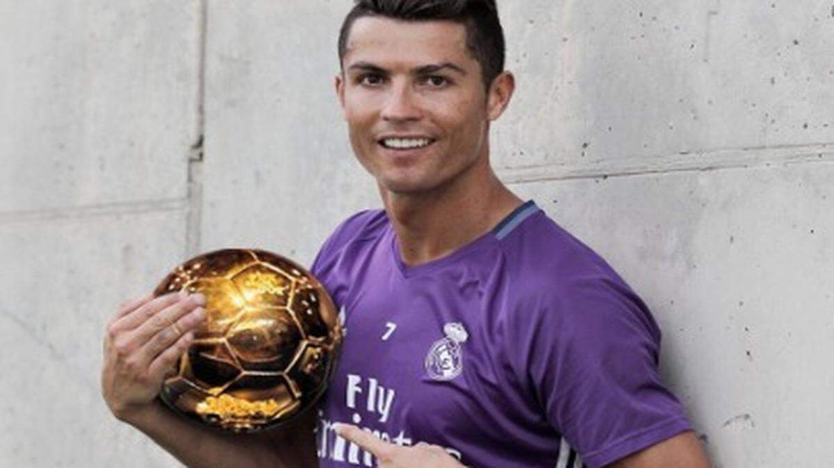 El portugués Cristiano Ronaldo ganó el lunes el Balón de Oro al Mejor Jugador del Año, cuarta ocasión que recibe el nombramiento.