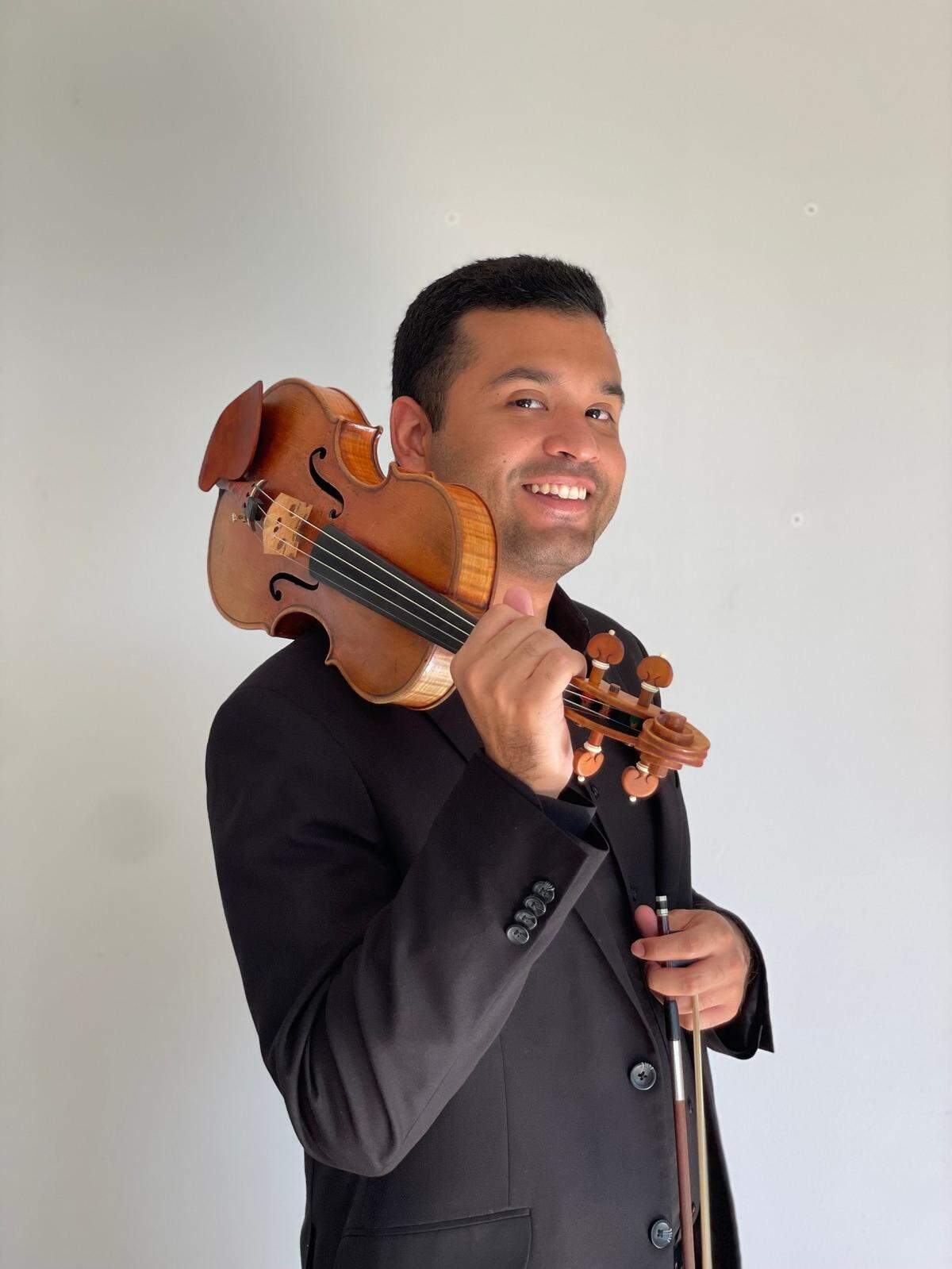 Absolutamente convencido, Diego Díaz afirma que “la música académica es el principio de toda la música”, y proclama “volver al origen siempre es necesario”. 