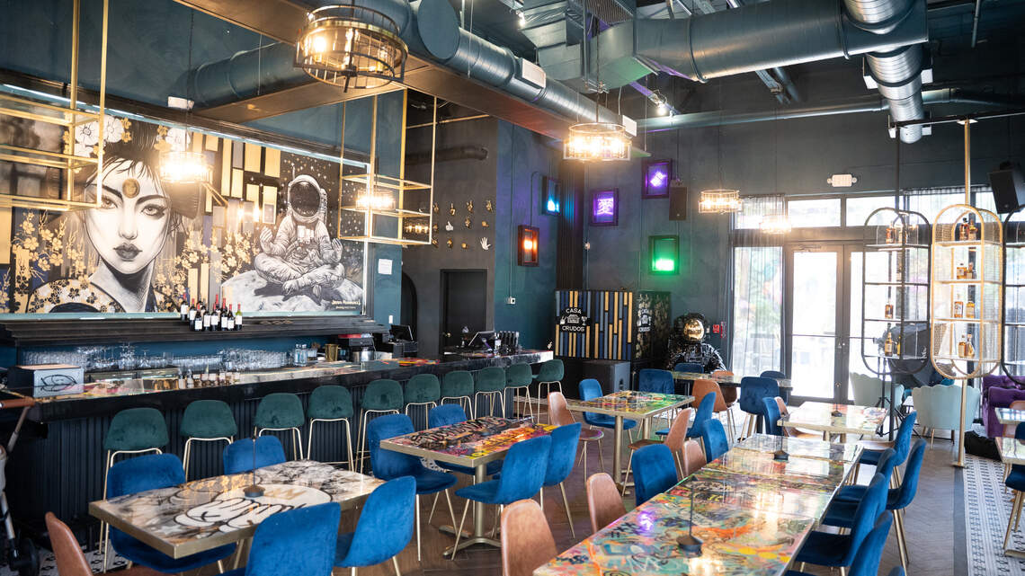 Estrella puertorriqueña del reggaetón y sus socios abren restaurante de fusión japonésa-latina en Miami