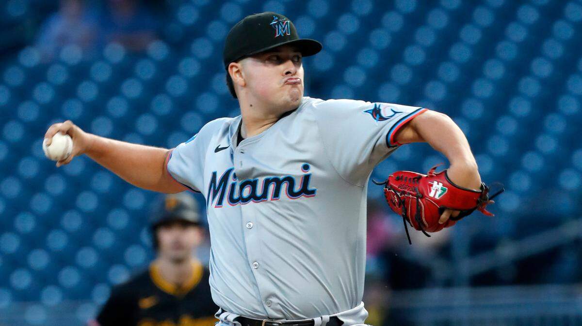 El abridor de los Marlins de Miami Valente Bellozo lanza en el primer inning del partido ante los Piratas, celebrado el 9 de septiembre de 2024 en Pittsburgh.