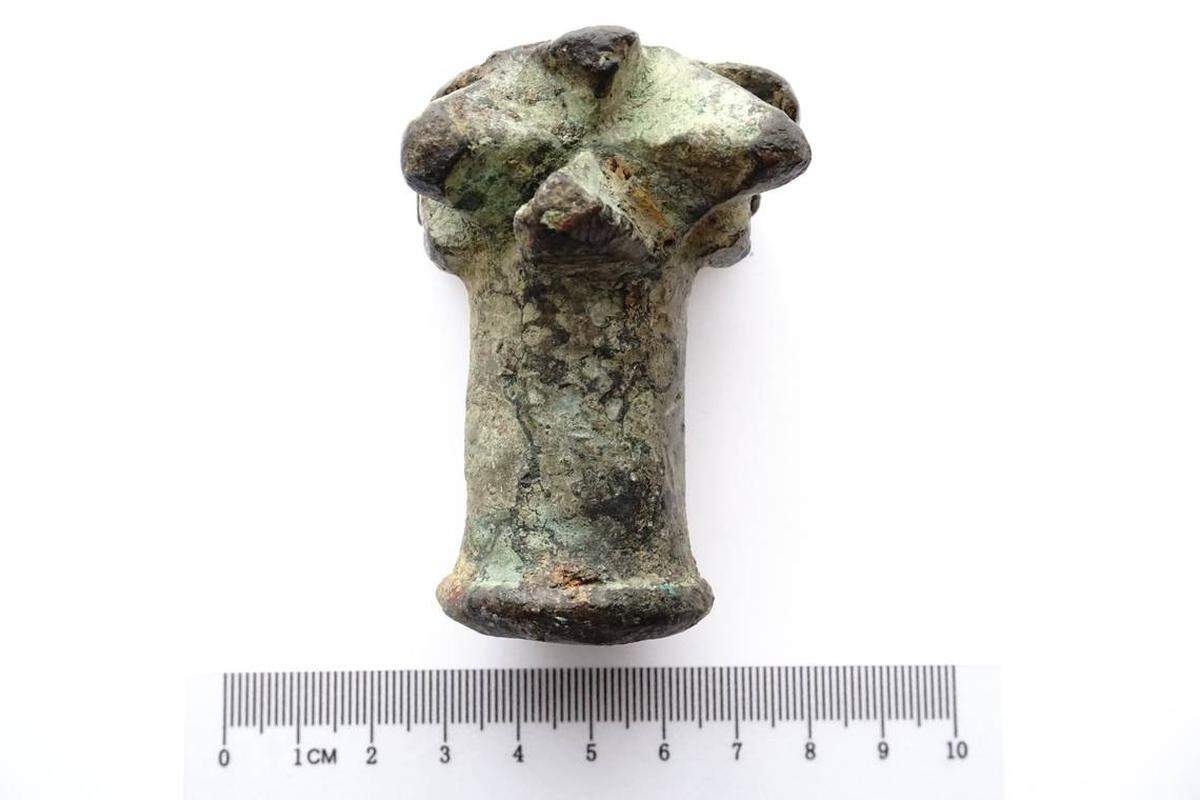 Un lado de la maza de 600 años que encontró Witold Bołtuć.