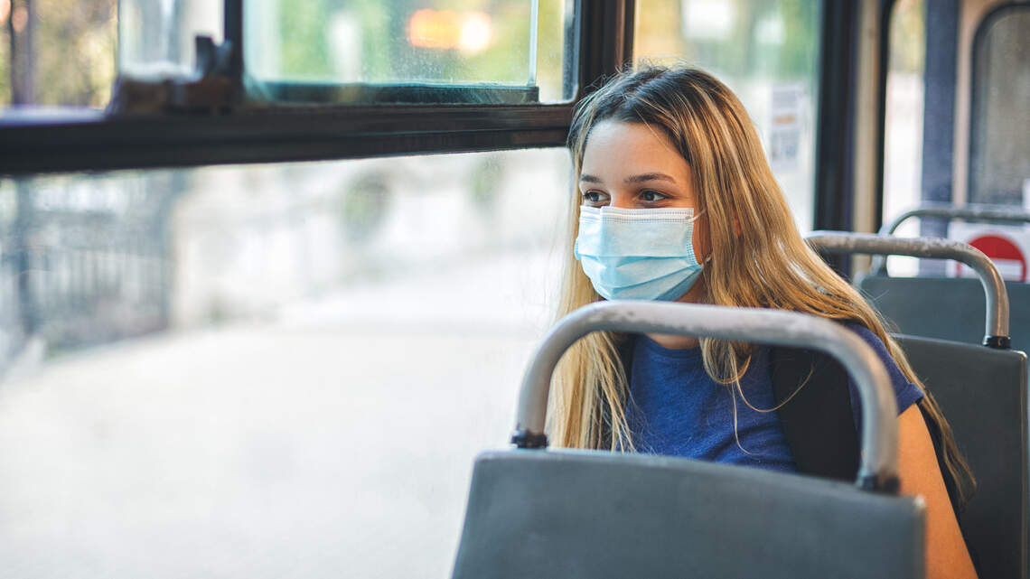 Jueza federal invalida orden de uso obligatorio de mascarillas en transporte