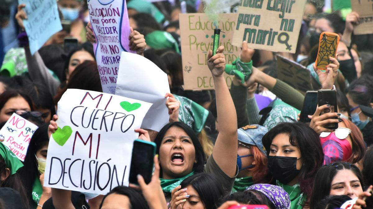 Miles de mujeres protestan a favor del derecho al aborto, el 28 de septiembre de 2022 en Ciudad de México.