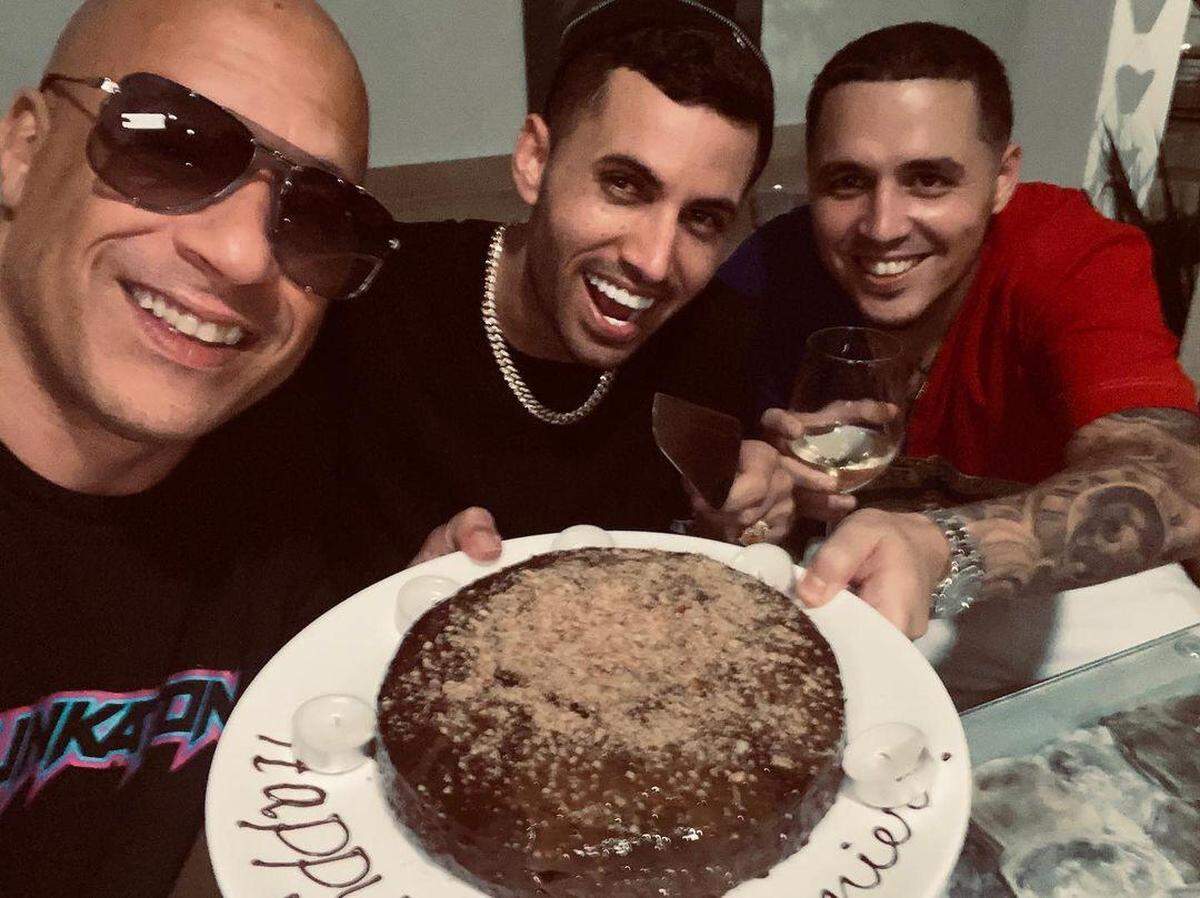 Lenier Mesa anunció que para el 2021 estrenará una serie de temas en la voz del actor Vin Diesel. A la derecha DJ Chino.