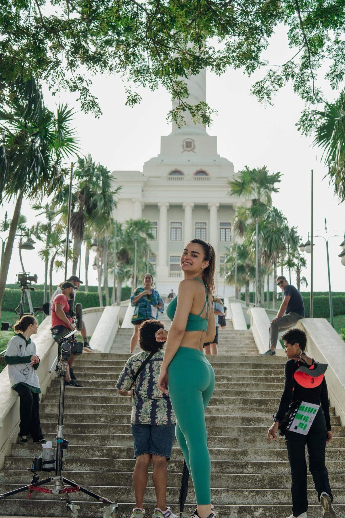 Clarissa se encuentra promocionando el lanzamiento de su nueva película, la cuarta de su cosecha, “Perdiendo el juicio”.