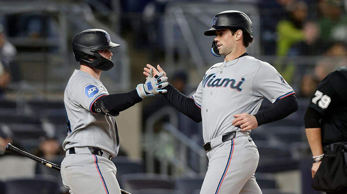 Los Marlins se apoyaron en un doble remolcador de dos carreras del bateador emergente Graham Pauley en el octavo inning para vencer 7-6 a los Yankees y evitaron la barrida el domingo en Nueva York.