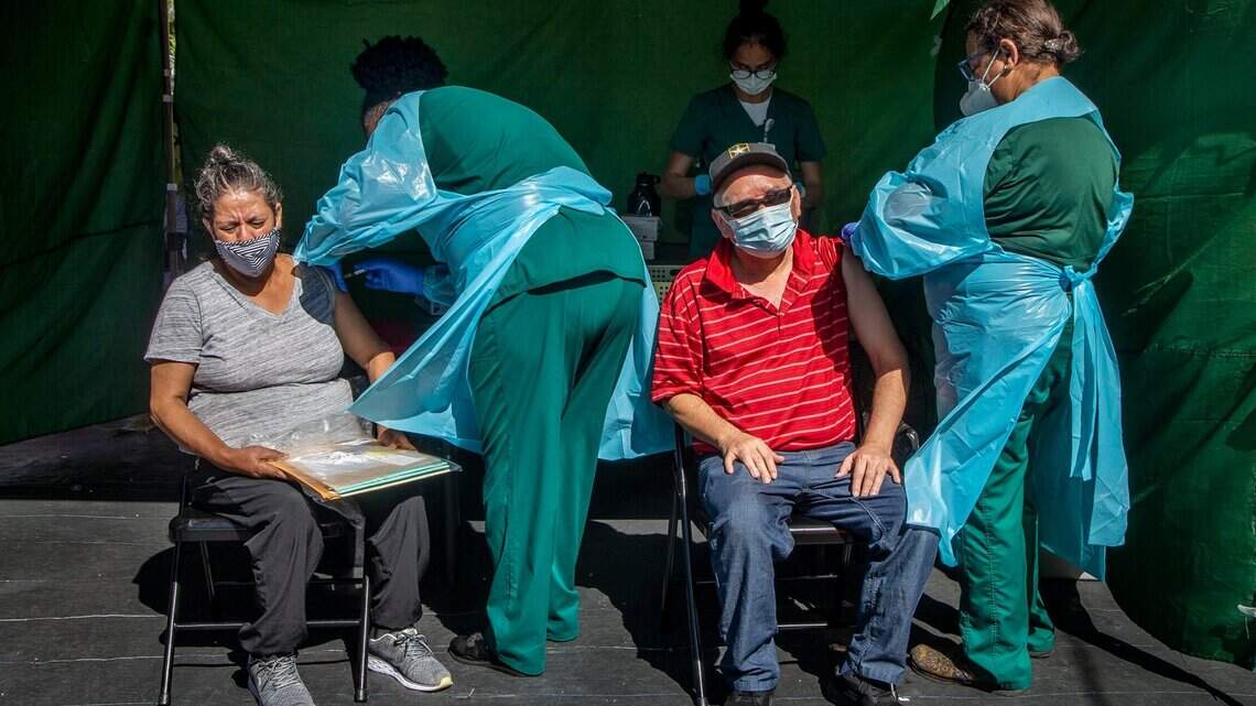 Estudio de los CDC y UM confirma eficacia de las vacunas de Pfizer y Moderna contra  COVID