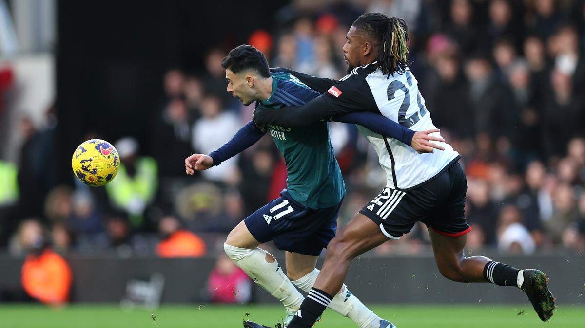  Arsenal perdió por segunda ocasión consecutiva con la derrota 2-1 el domingo ante el Fulham y con lo que perdió la oportunidad de terminar el año en la cima de la clasificación de la Liga Premier.