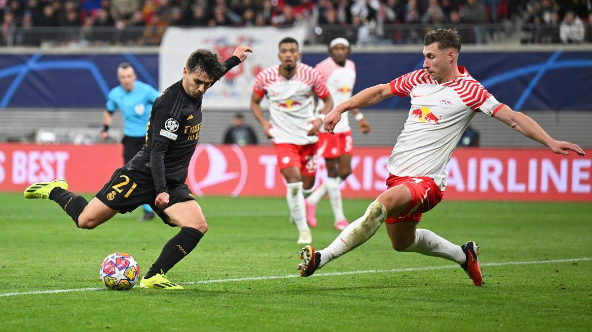 Brahim Díaz (izq.) respondió a lo grande ante la ausencia de Jude Bellingham al firmar un soberbio gol para que el Real Madrid derrotase el martes 1-0 en el feudo de Leipzig, en la ida de los octavos de final de la Liga de Campeones.