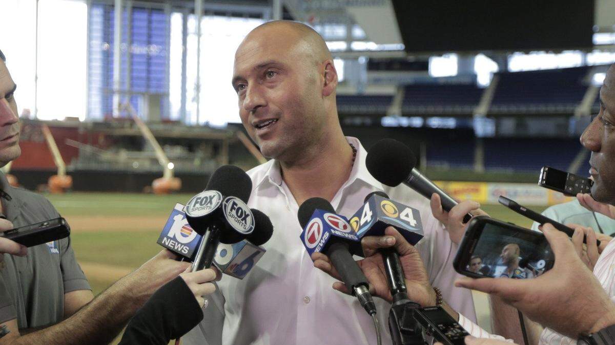 Nadie vio venir la partida de Derek Jeter. La noticia de que el miembro del Salón de la Fama se apartaba de su puesto de director ejecutivo en los Marlins de manera inmediata y que renunciaba a su participación como accionista, envió una onda expansiva a toda la organización.