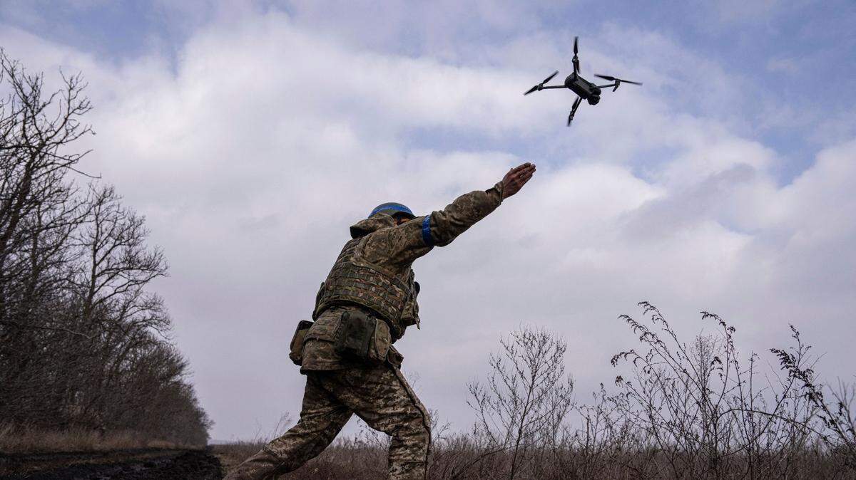 Foto de archivo. Drones que, según el Kremlin, fueron lanzados por Ucrania volaron sobre territorio ruso, incluido uno que se acercó a menos de 100 kilómetros (60 millas) de Moscú, lo que indica la existencia de vulnerabilidades en las defensas rusas, mientras que el presidente Vladímir Putin ordenó reforzar la frontera.