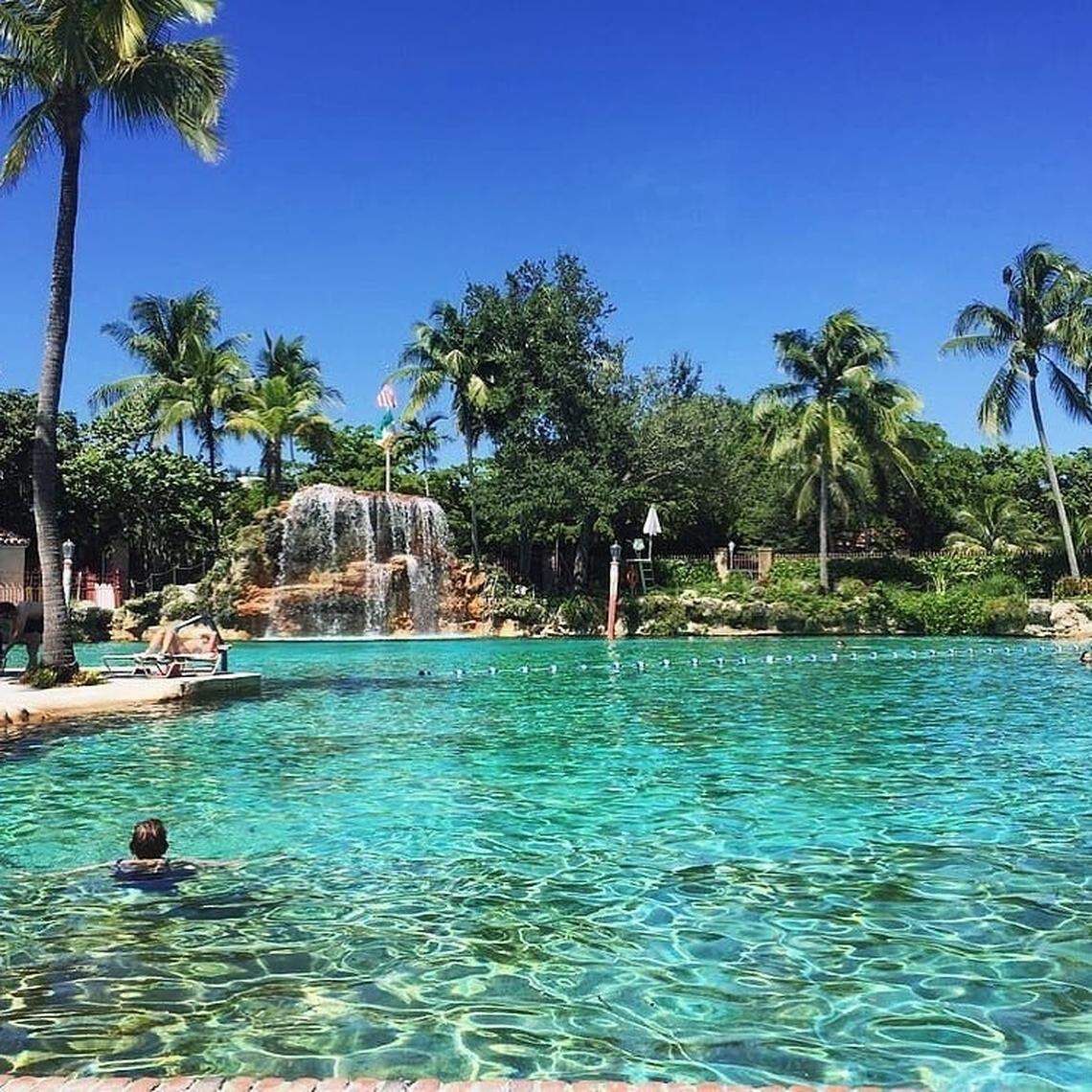 Venetian Pool es la crème de la crème de los elegantes sitios para nadar en Miami.