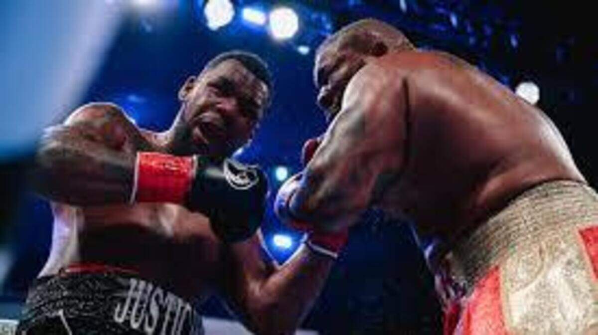 La diferencia de más de 50 libras fue determinante en la victoria del estadounidense Jarrell Miller sobre Lenier Peró (izq.) el sábado en Las Vegas. 