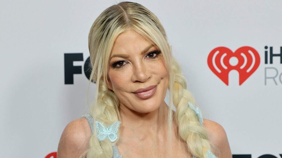 Tori Spelling asiste a los iHeartRadio Music Awards 2025 en el Dolby Theatre el 17 de marzo de 2025 en Hollywood, California.